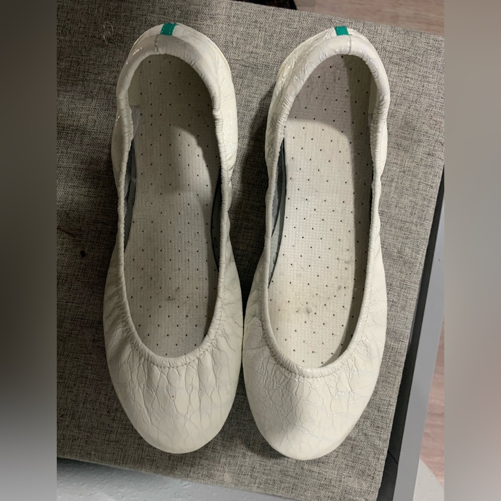 Gavreli Women's White Ballet Flats
